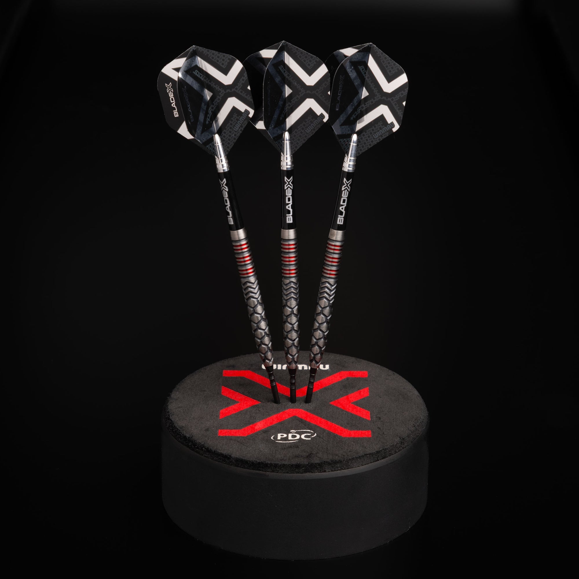winmau-prism-blade-x-delta-standard-flights-schwarz-silber image 5